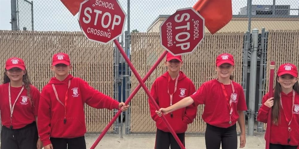 Bay Park Elementary student crossing team outdoors on campus